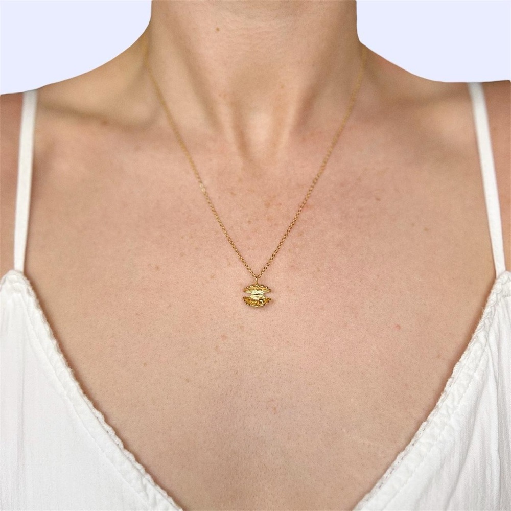 Gold Plated Open Clam Shell Pendant Necklace🦪